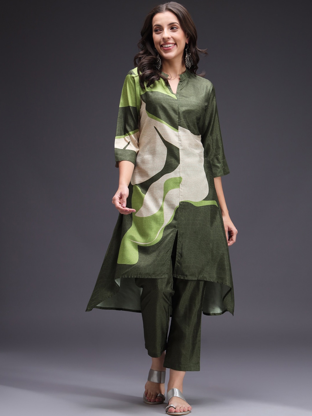 

HEEPOSH Abstract Printed Mandarin Collar A-Line Kurta with Trouser, Green