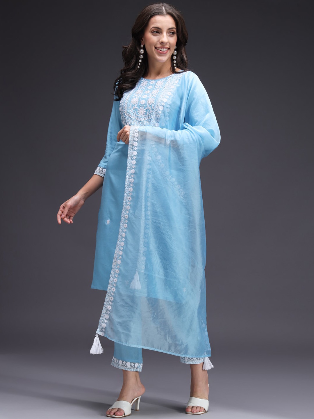 

HEEPOSH Floral Embroidered Regular Kurta With Trousers & Dupatta, Blue