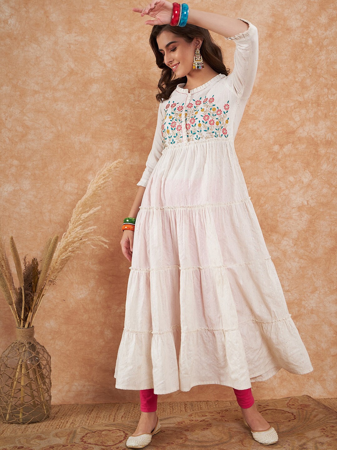 

Sangria Floral Embroidered Sequinned Tiered Anarkali Kurta, White