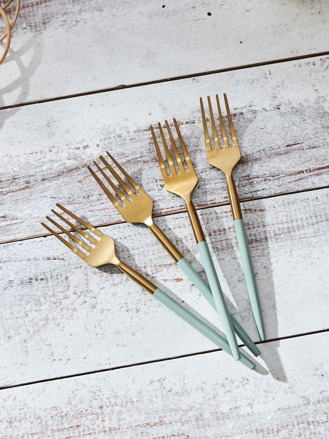 

Chumbak Teal & Gold-Toned 4 Pieces Forks
