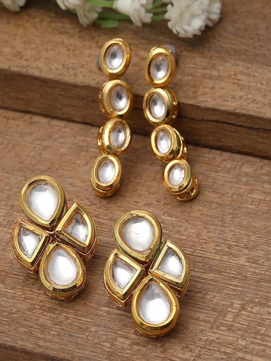 

KARATCART Set Of 2 Gold-Plated Kundan-Studded Studs Earrings