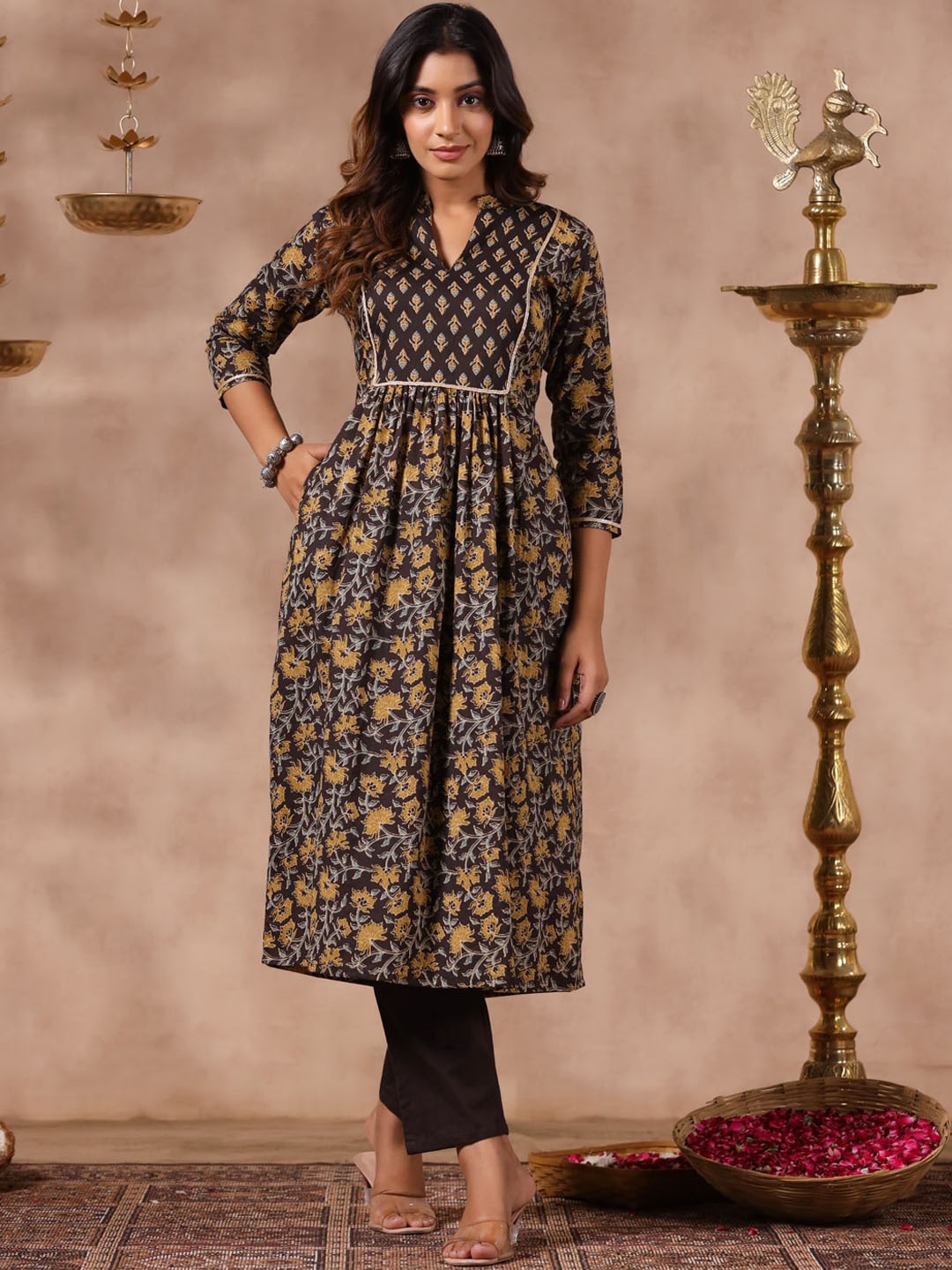 

Anubhutee Floral Printed Mandarin Collar Regular Pure Cotton A-Line Kurta With Trousers, Black