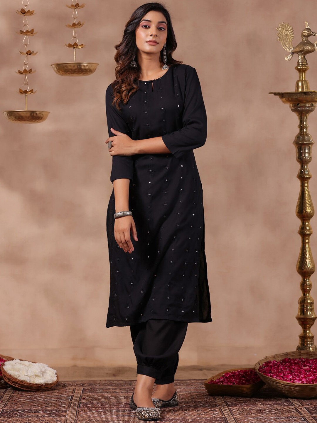 

Anubhutee Embroidered Mirror Work Keyhole Neck Straight Regular Kurta, Black