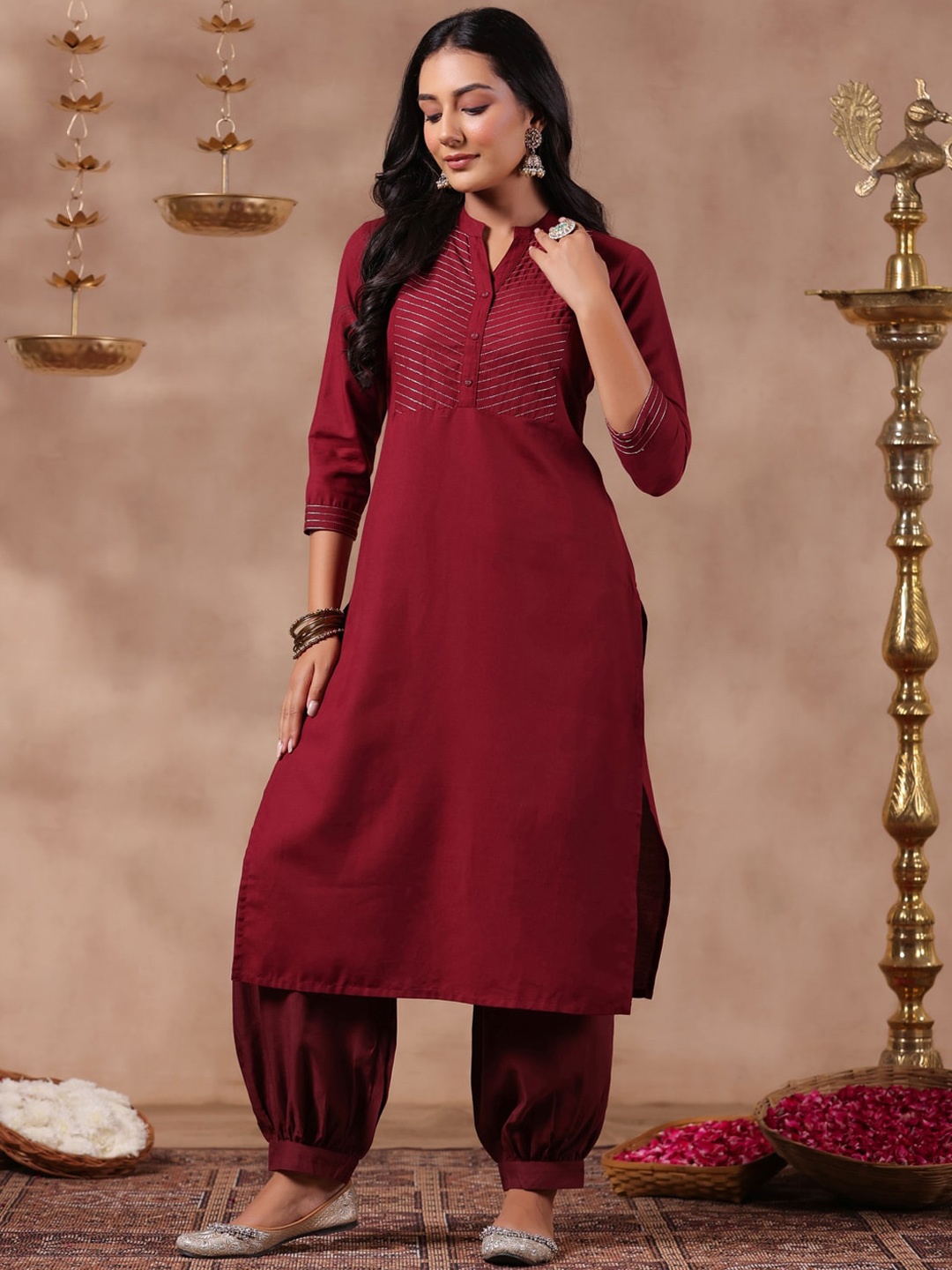 

Anubhutee Yoke Design Thread Work Mandarin Collar Straight Regular Kurta, Maroon