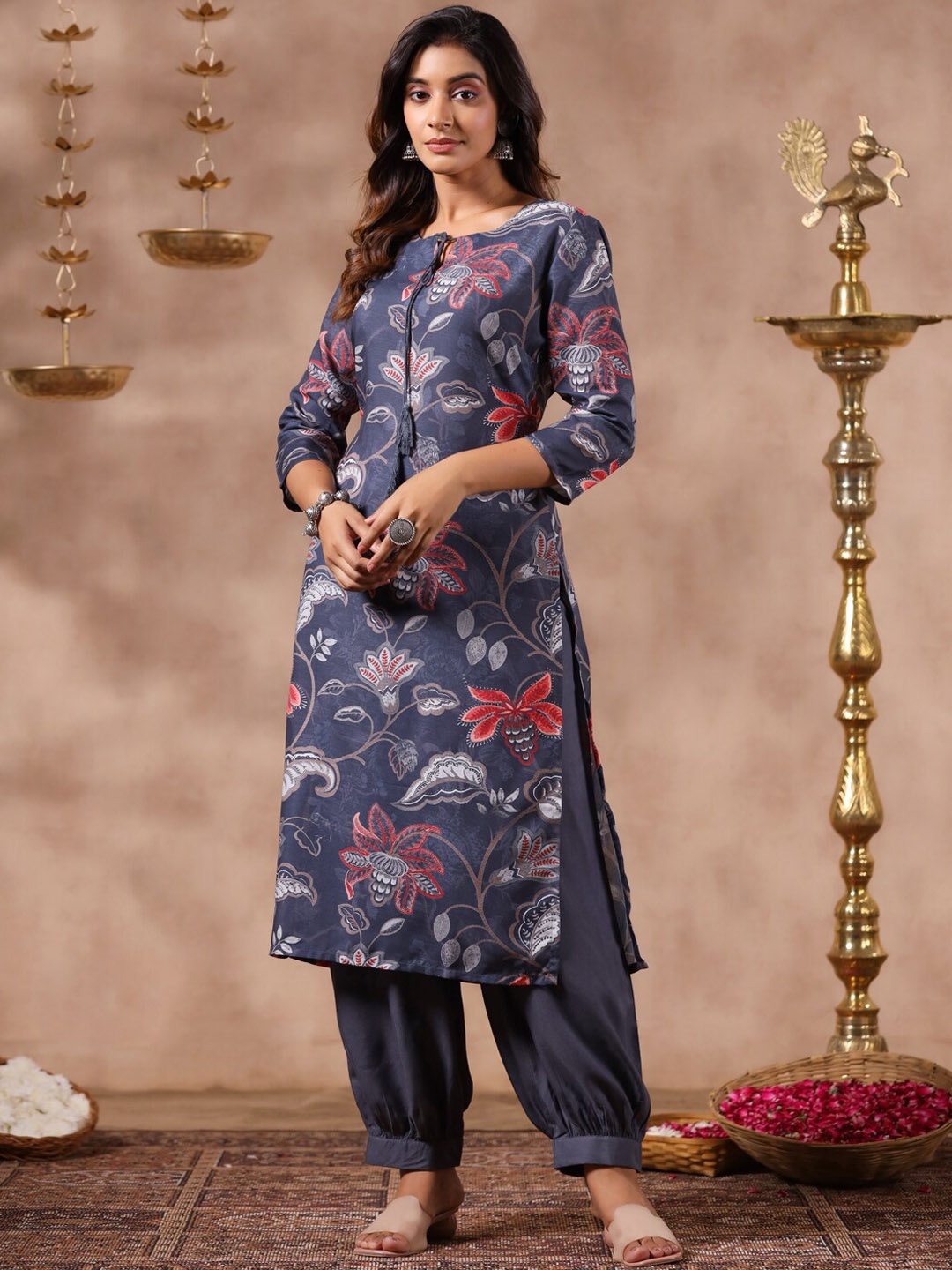 

Anubhutee Tie Up Neck Floral Printed Kurta, Navy blue