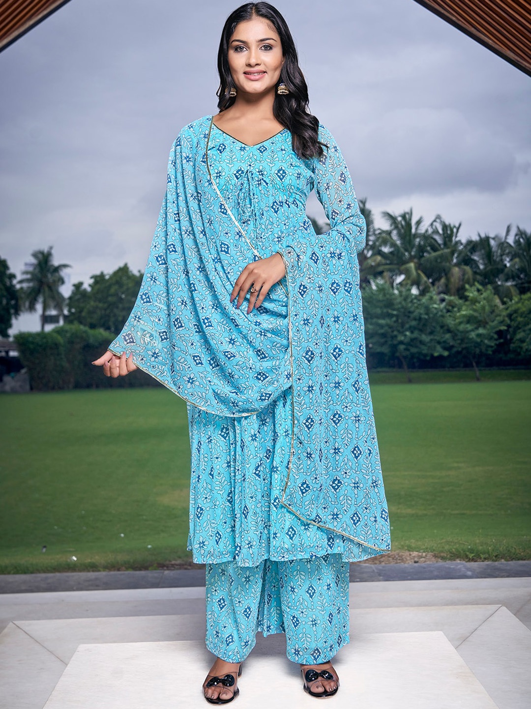 

CHANSI Floral Printed V-Neck Regular Kurta with Palazzos & Dupatta, Blue