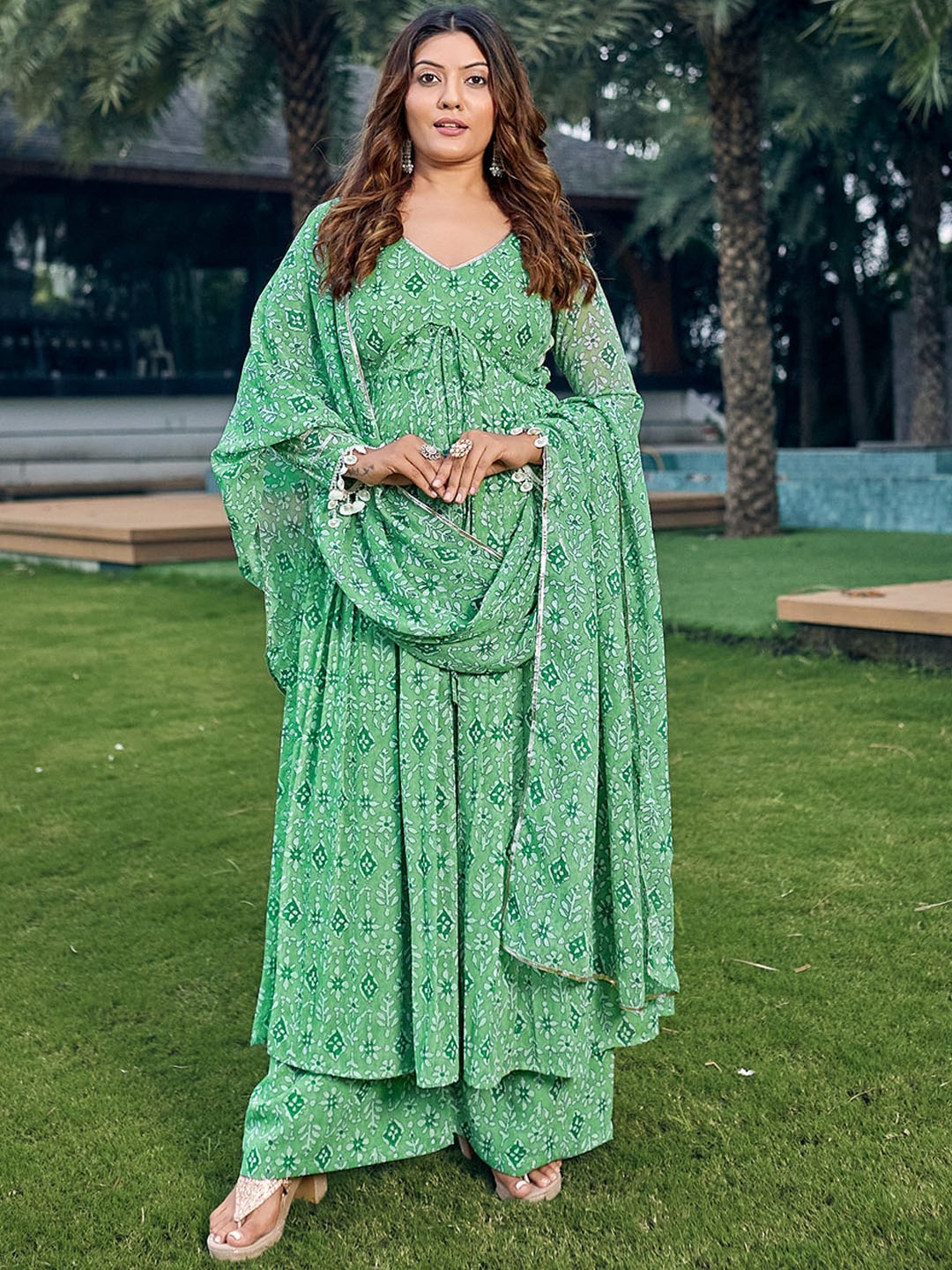 

CHANSI Floral Printed V-Neck Regular Kurta with Palazzos & Dupatta, Green