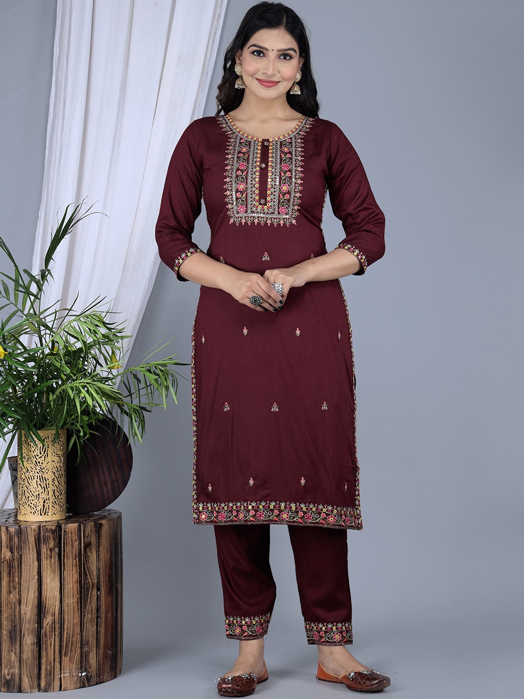 

IkDaiya Floral Embroidered Regular Mirror Work Kurta with Trousers & Dupatta, Purple