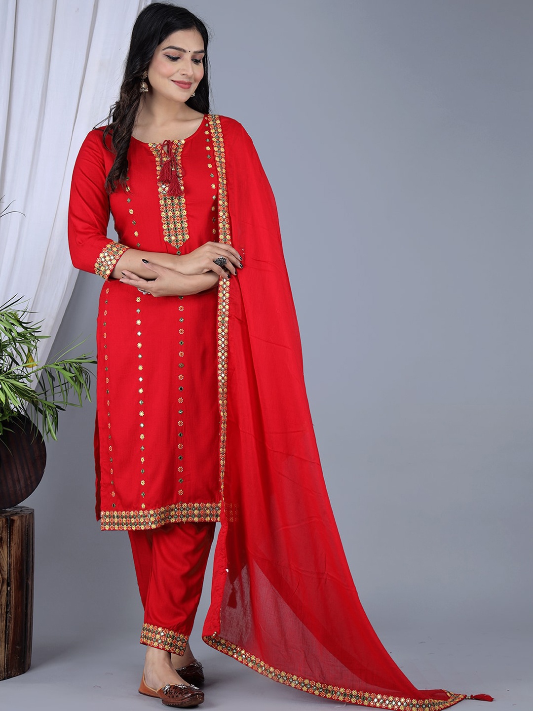 

IkDaiya Ethnic Motifs Embroidered Regular Mirror Work Kurta With Trousers & Dupatta, Red