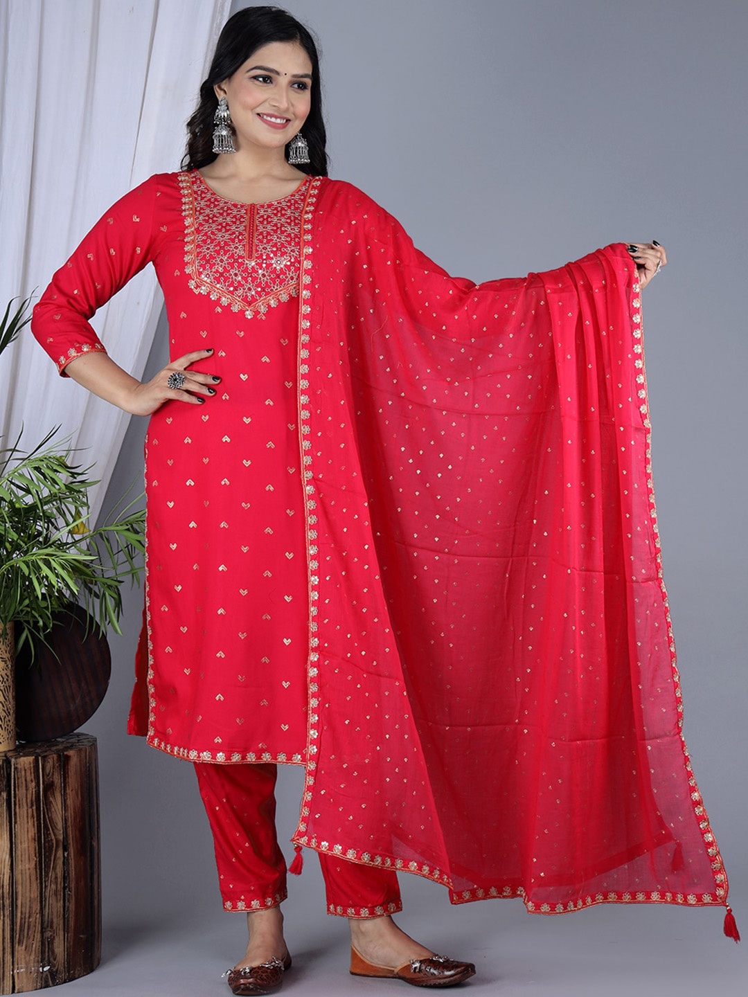 

IkDaiya Ethnic Motifs Woven Design Thread Work Straight Kurta & Trousers With Dupatta, Pink