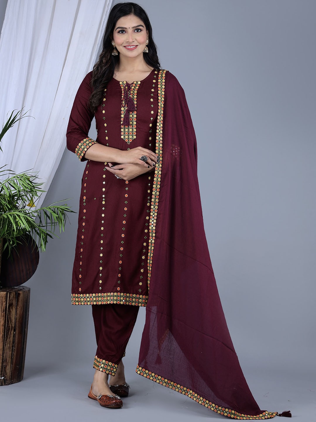 

IkDaiya Floral Embroidered Regular Mirror Work Kurta with Trousers & With Dupatta, Purple