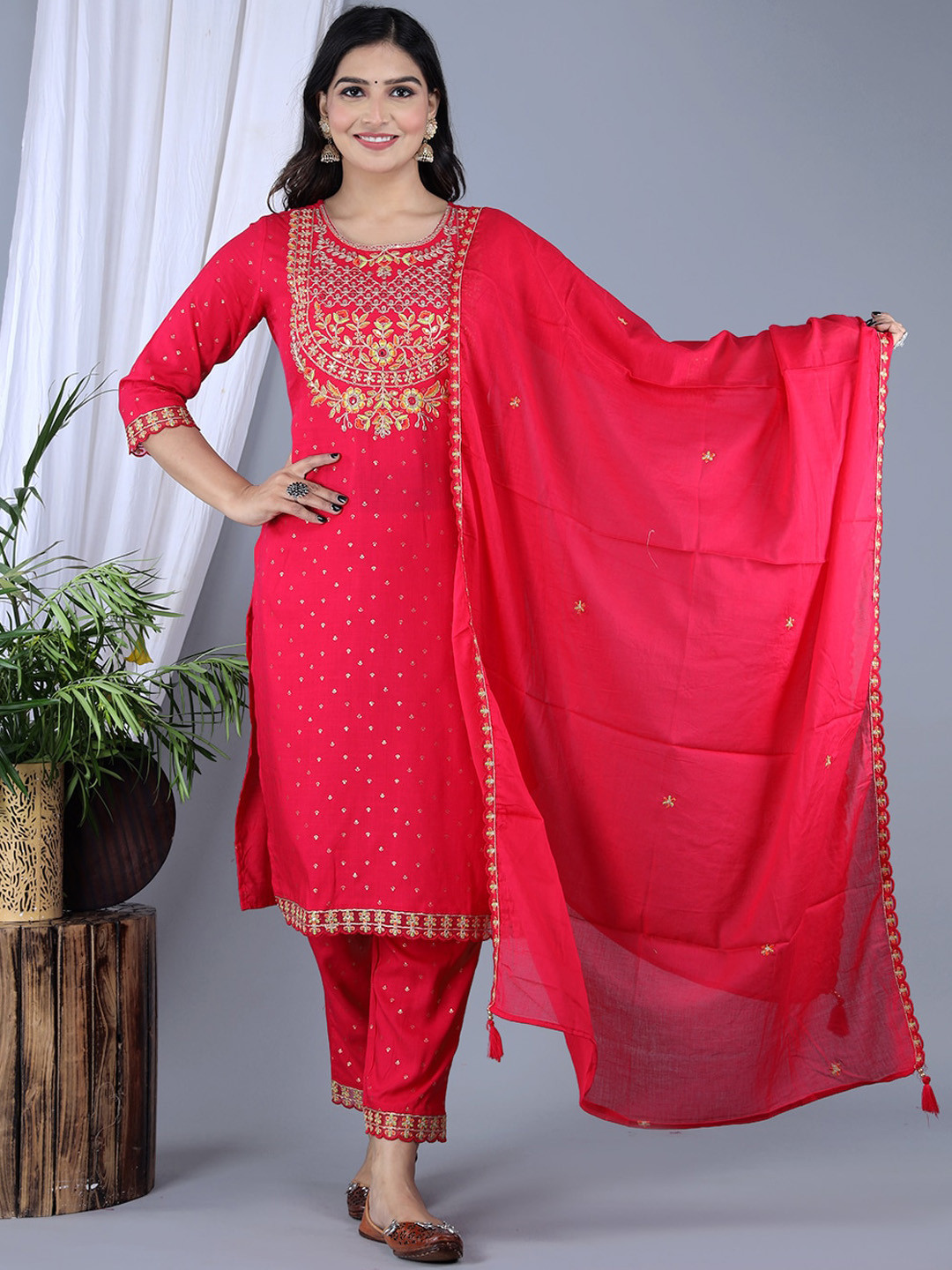 

IkDaiya Ethnic Motifs Woven Design Thread Work Straight Kurta & Trousers With Dupatta, Pink