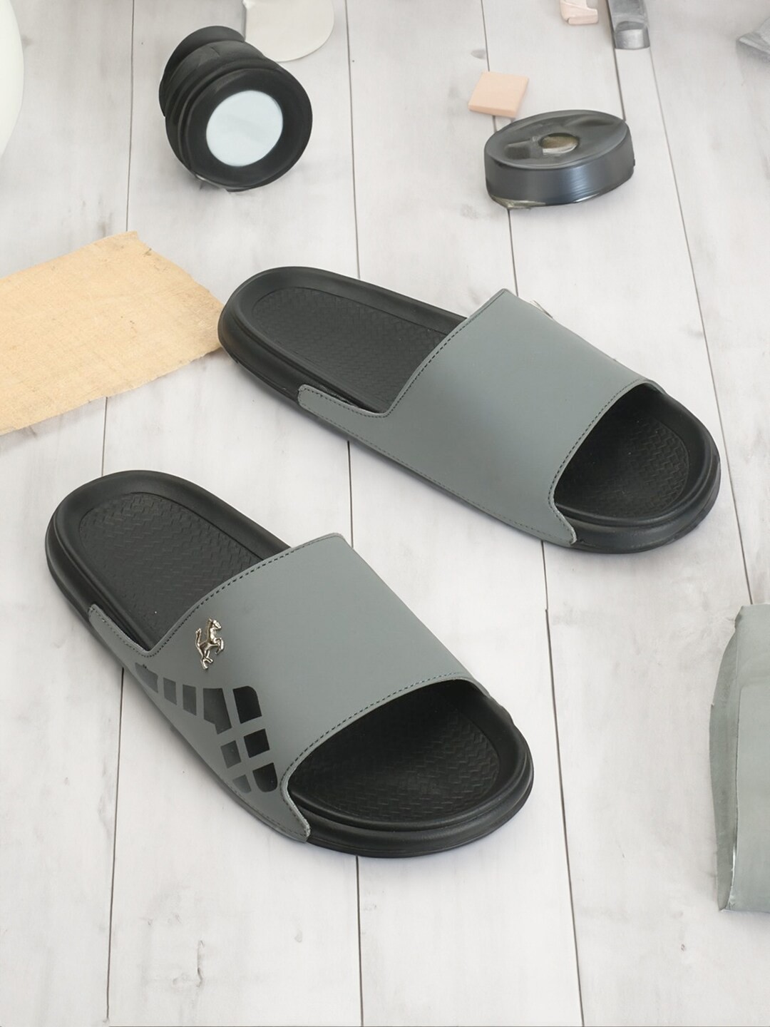 

PERY PAO Men Synthetic Sliders, Grey