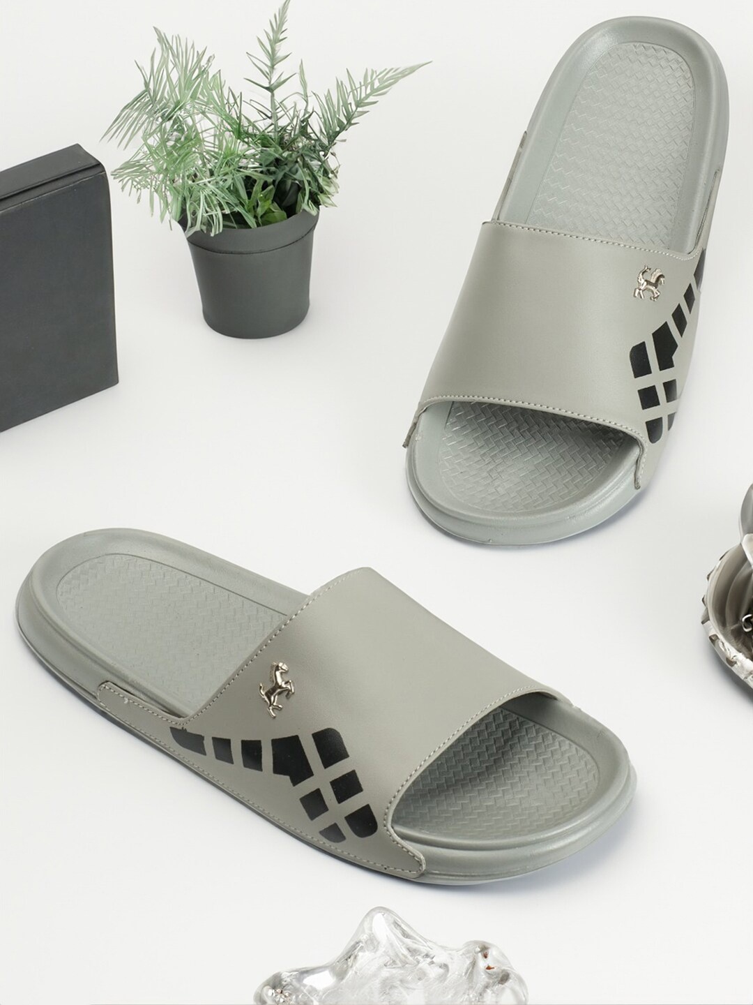 

PERY PAO Men Printed Sliders, Grey