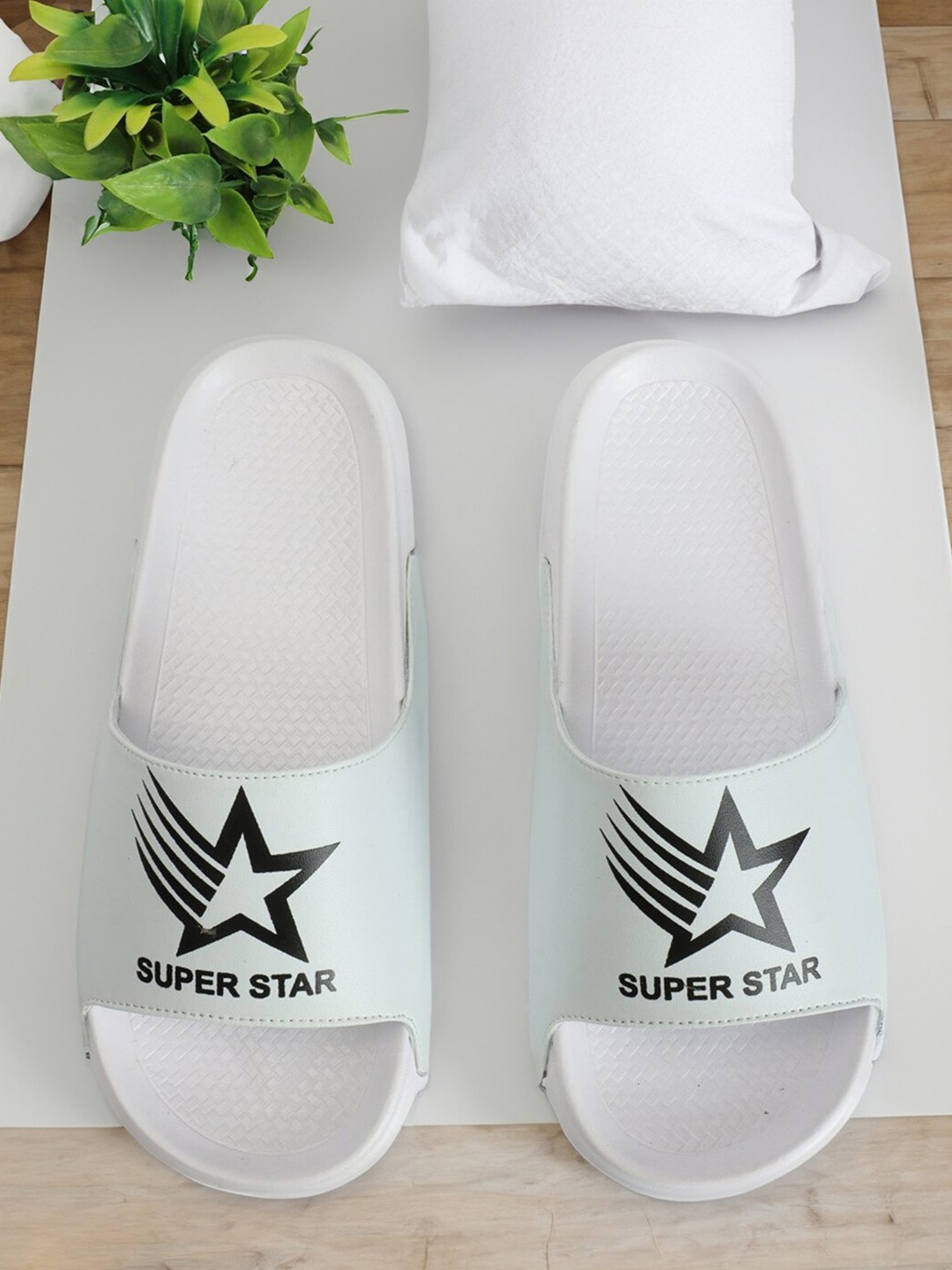 

PERY PAO Men Printed Sliders, White