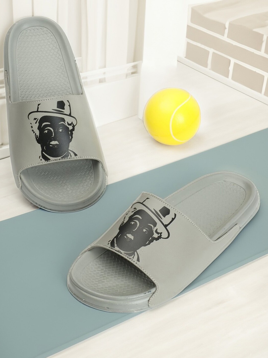 

PERY PAO Men Printed Sliders, Grey
