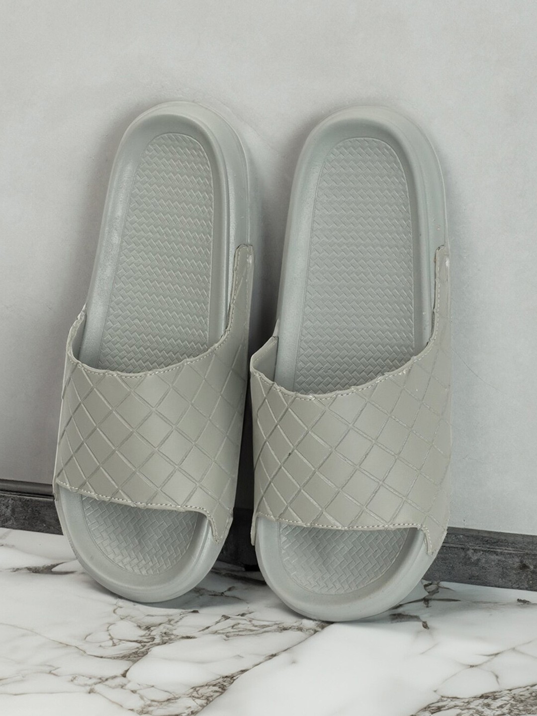 

PERY PAO Men Self Design Sliders, Grey