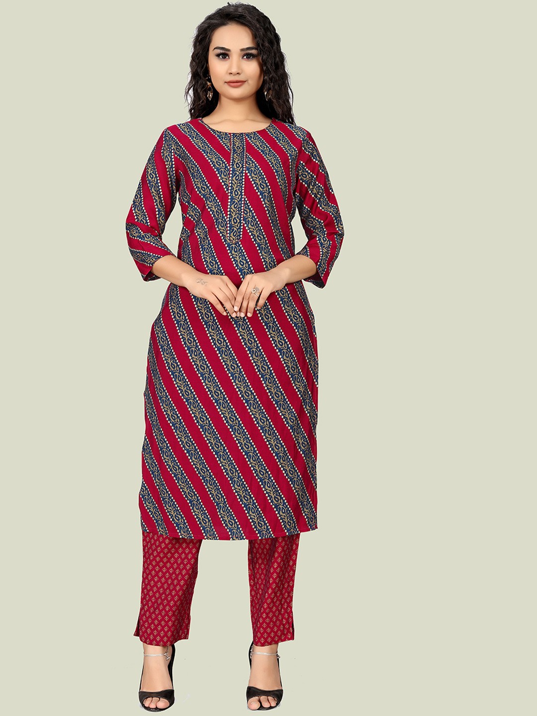 

Mitera Paisley Printed Regular Pure Cotton Kurta with Trousers, Red