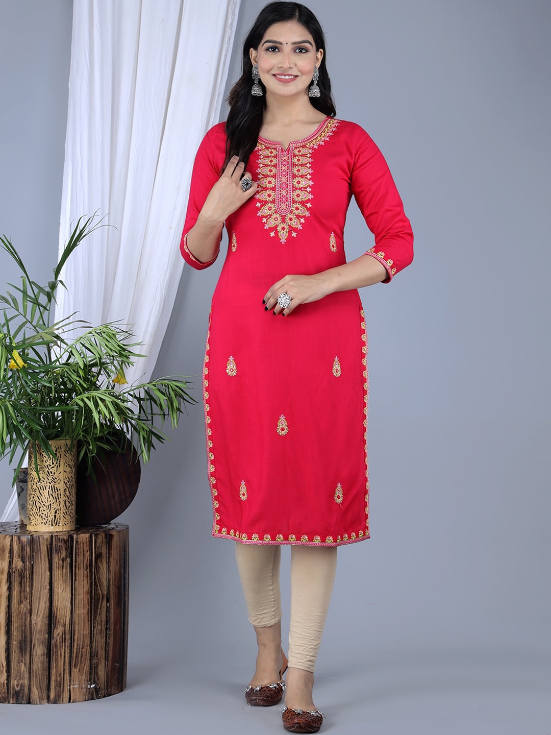 

IkDaiya Ethnic Motifs Embroidered Straight Kurta, Pink