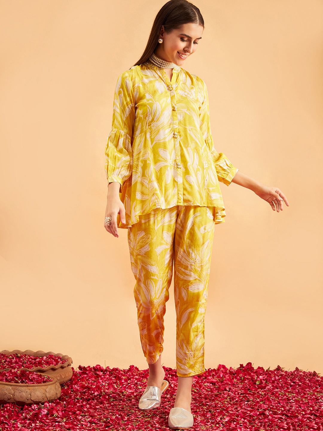 

Sangria Floral Printed Mandarin Collar A-Line Sequinned Pure Silk Kurta Set, Yellow