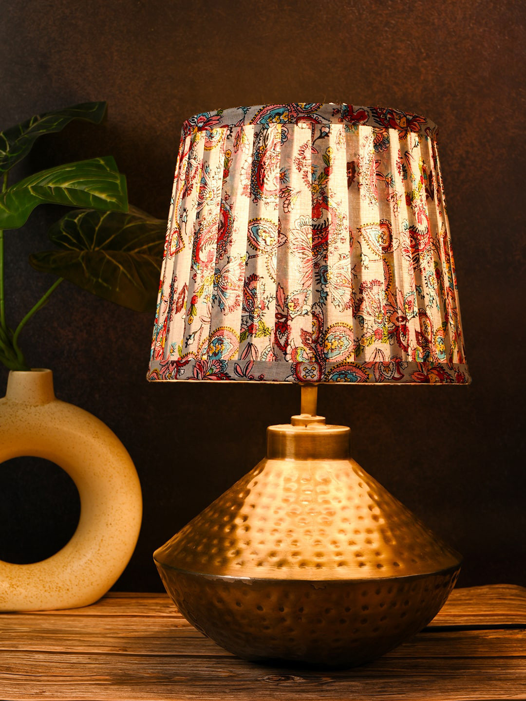 

green girgit Red Floral Printed Pleated Frustum Shape Table Lamp