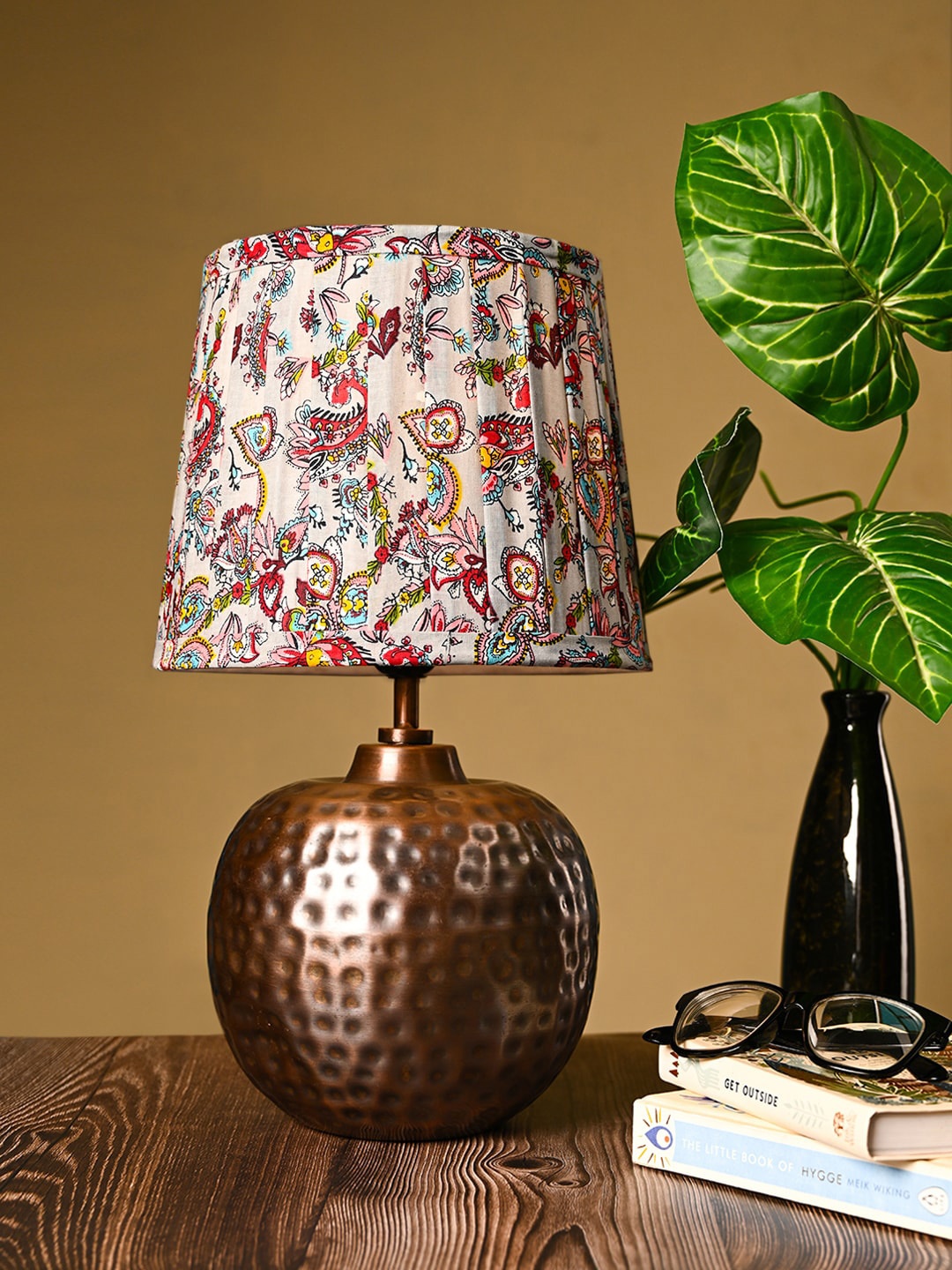 

green girgit Red Floral Printed Pleated Frustum Shape Table Lamp