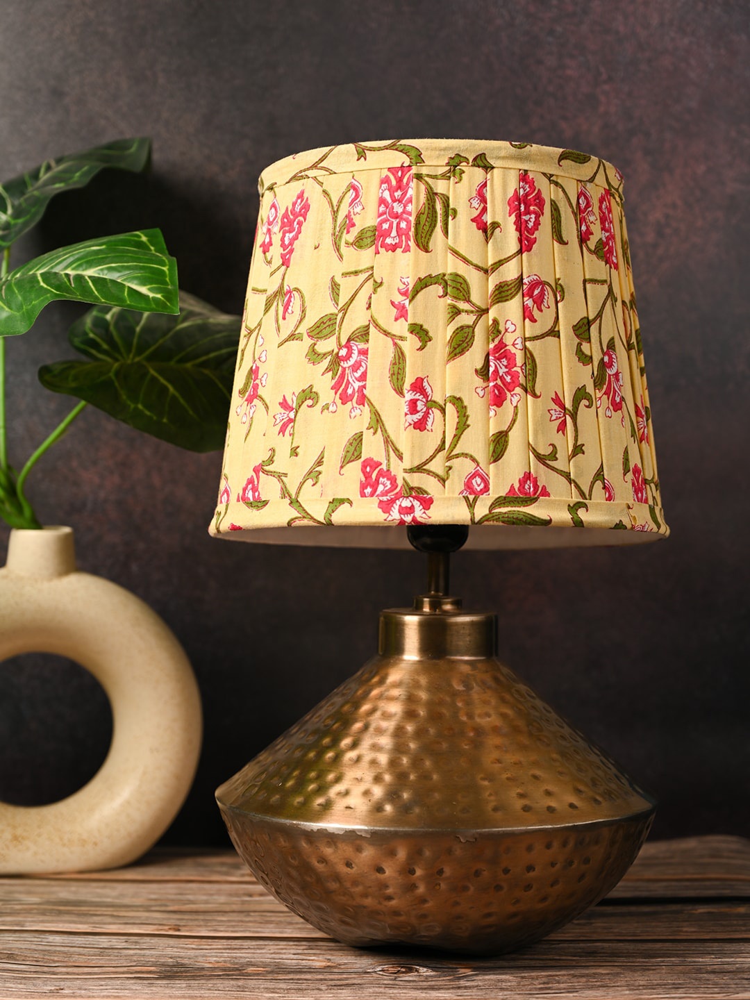 

green girgit Yellow & Gold Toned Floral Printed Pleated Frustum Shape Table Lamp