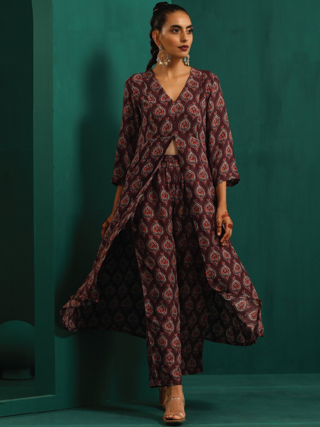 

trueBrowns Ethnic Motifs Printed High Slit A-Line Kurta with Trousers, Purple