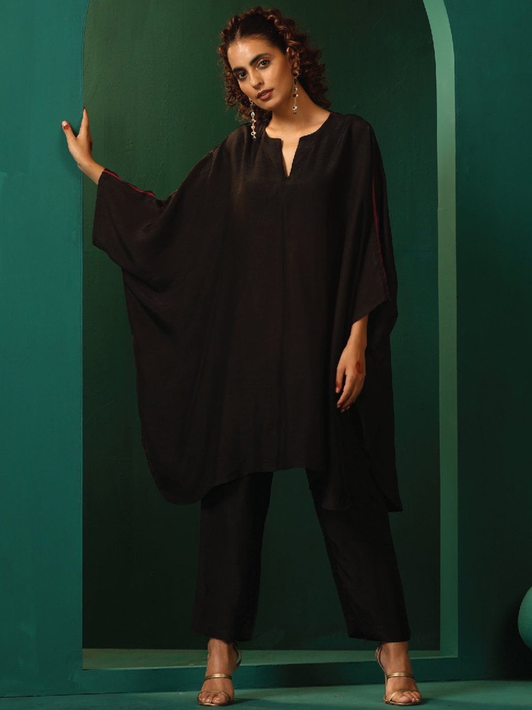 

trueBrowns Kimono Sleeves Regular Kaftan Kurta with Trousers, Black