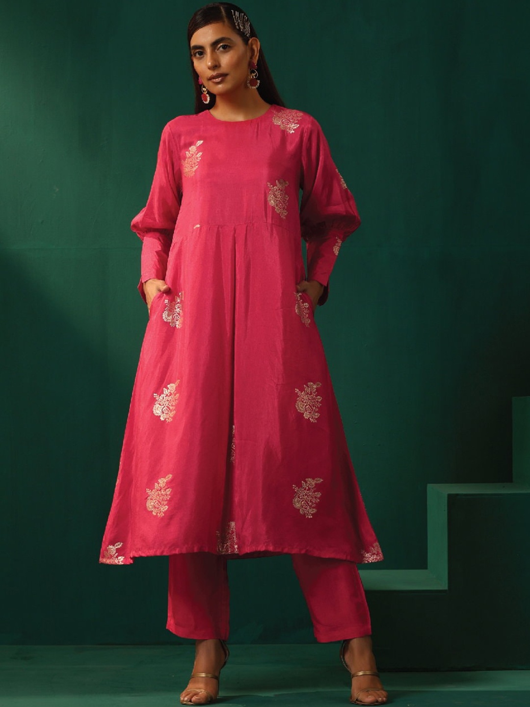 

trueBrowns Floral Woven Design Regular A-Line Kurta with Trousers, Pink