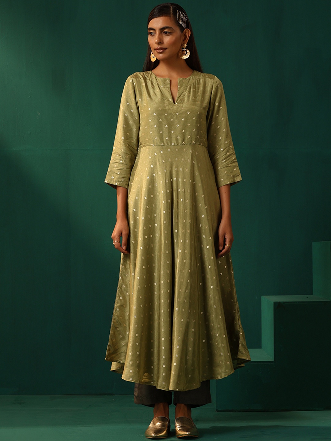 

trueBrowns Ethnic Motifs Woven Design Anarkali Kurta with Trousers, Green
