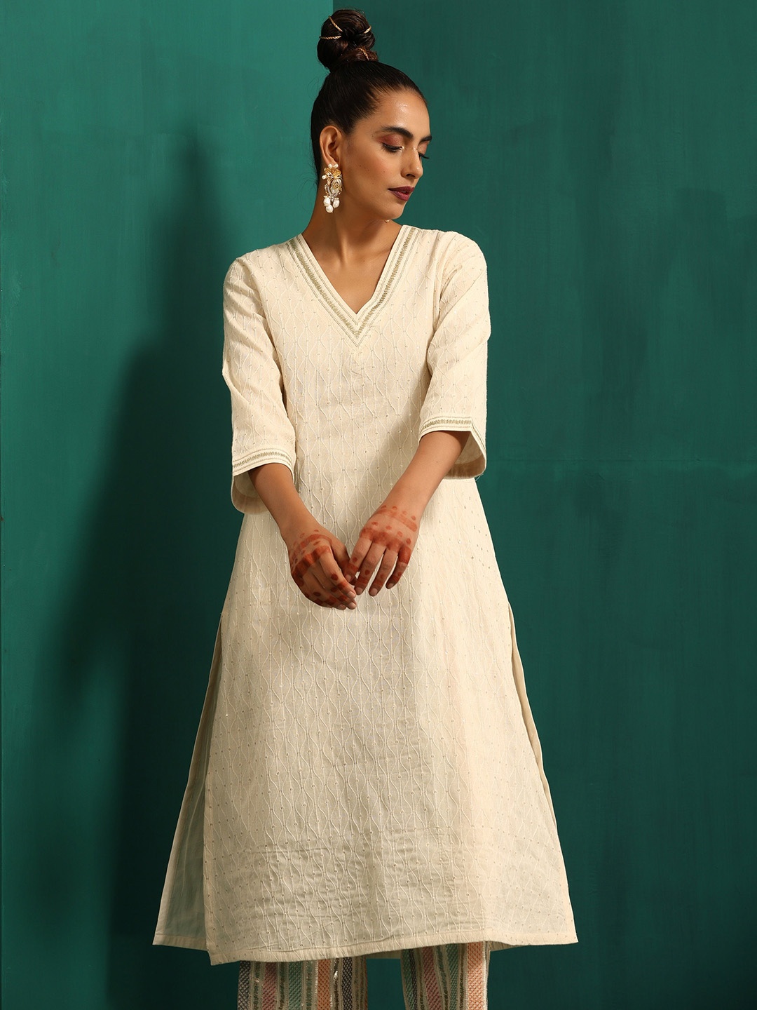 

trueBrowns Ethnic Motifs Embroidered Regular Pure Cotton Straight Kurta with Trousers, Off white