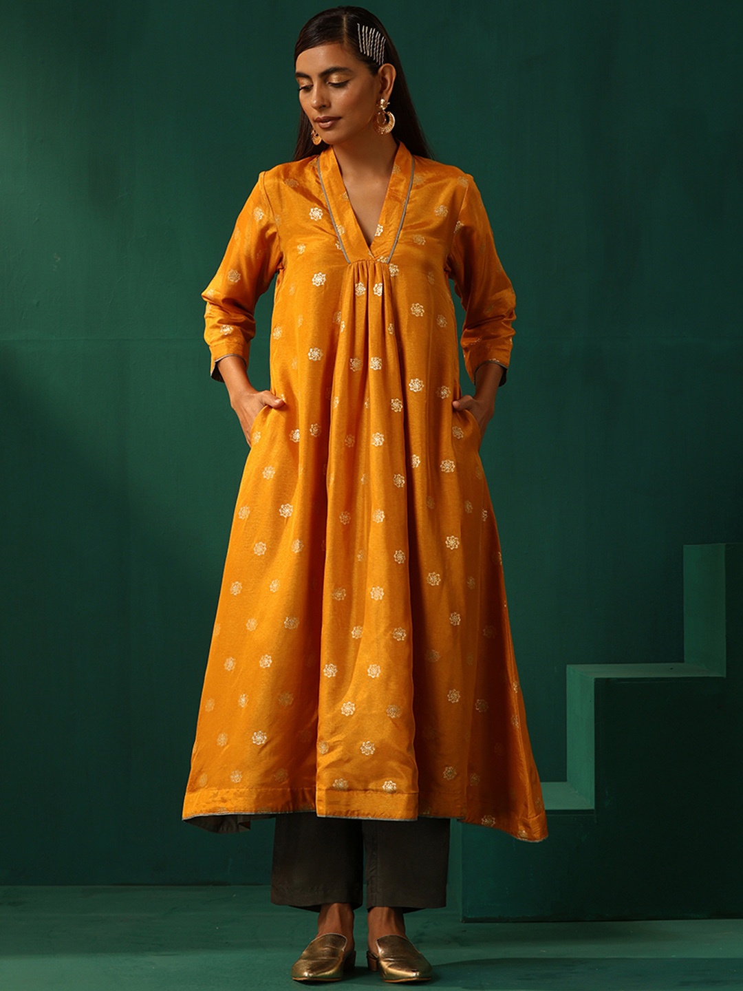 

trueBrowns Floral Woven Design Regular Anarkali Kurta with Trousers, Mustard