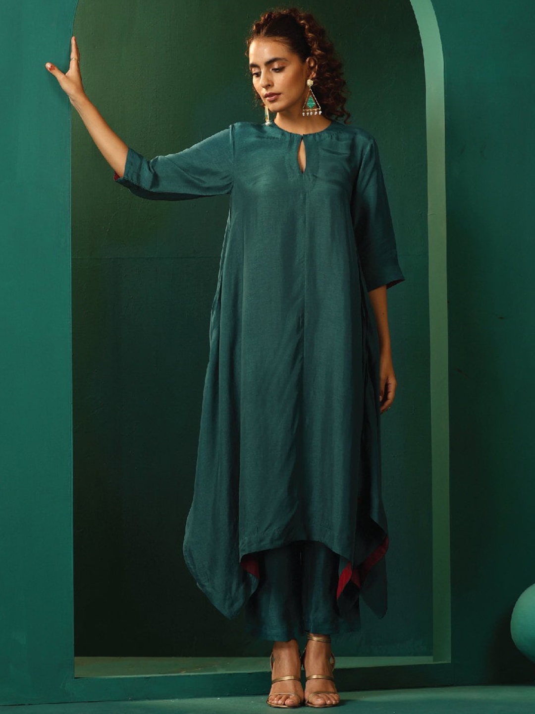 

trueBrowns Keyhole Neck Regular A-Line Kurta with Trousers, Teal
