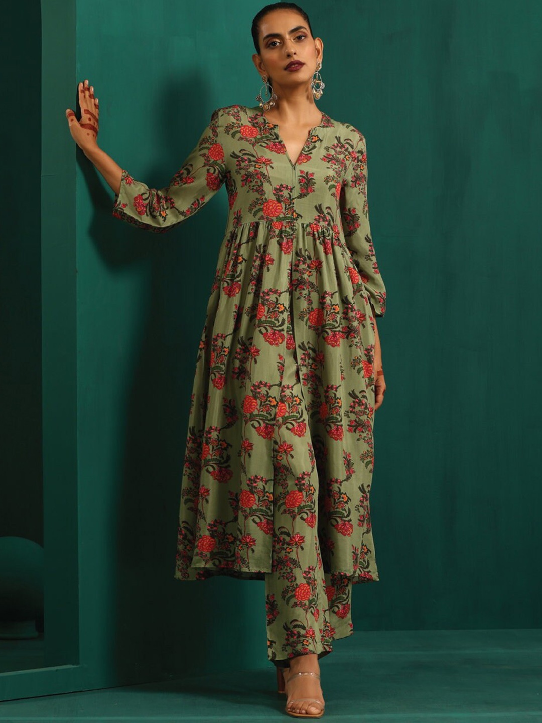 

trueBrowns Floral Printed Regular Kurta With Trousers, Green