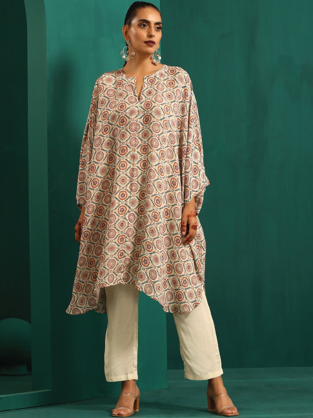 

trueBrowns Floral Printed Regular Kurta With Trousers, Off white