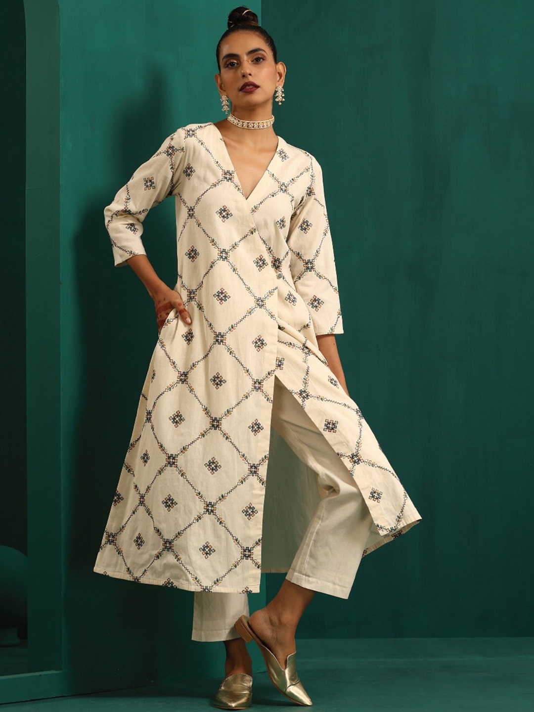 

trueBrowns Geometric Printed Regular Pure Cotton Kurta With Trousers, Off white