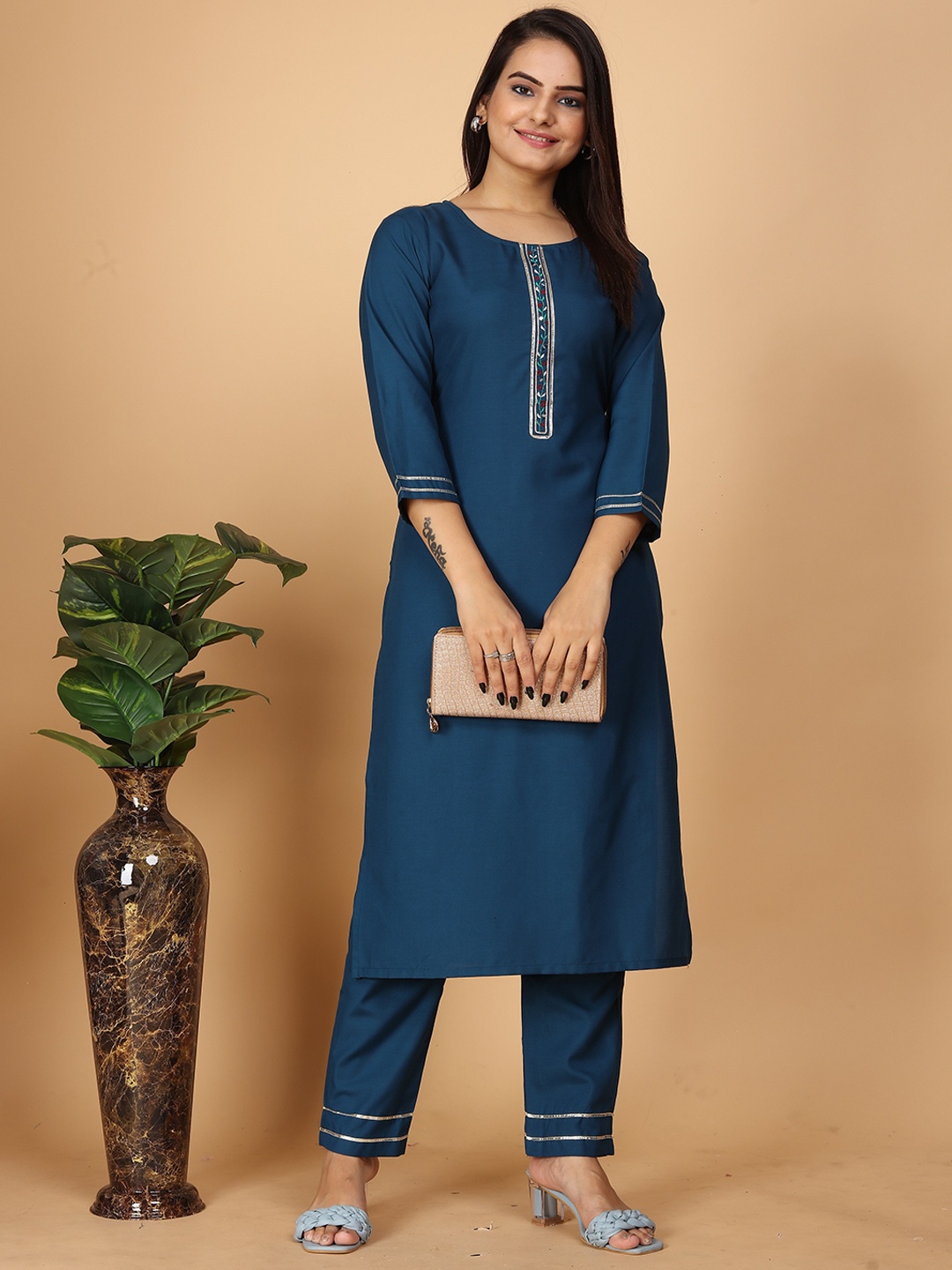 

Riddhi Textile Hub Regular Straight Kurta with Trousers, Navy blue