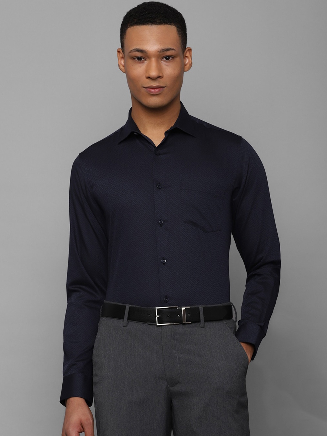 

Allen Solly Slim Fit Geometric Printed Pure Cotton Formal Shirt, Navy blue