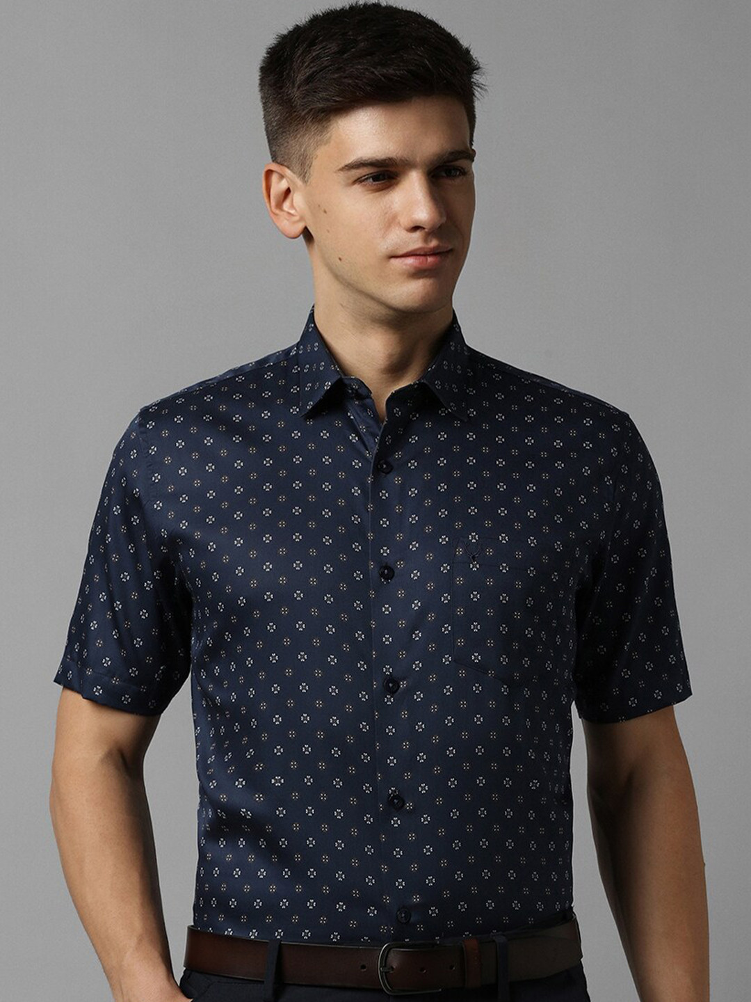 

Allen Solly Slim Fit Micro Ditsy Printed Spread Collar Cotton Formal Shirt, Navy blue