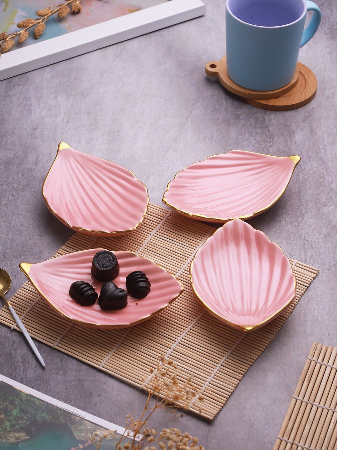 

TIED RIBBONS Pink 4 Pieces Textured Leaf Shaped Serving Dishes