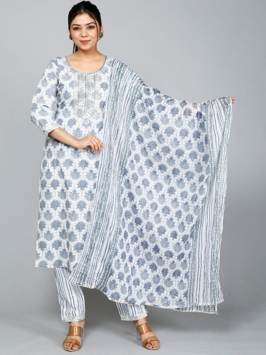 

JC4U Floral Printed Regular Pure Cotton Kurta With Trousers & Dupatta, Grey