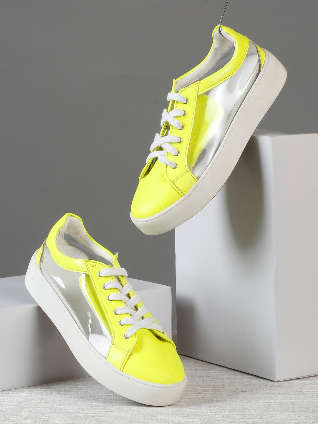 

Bruno Manetti Women Colourblocked Water Repellent Upper Sneakers, Lime green