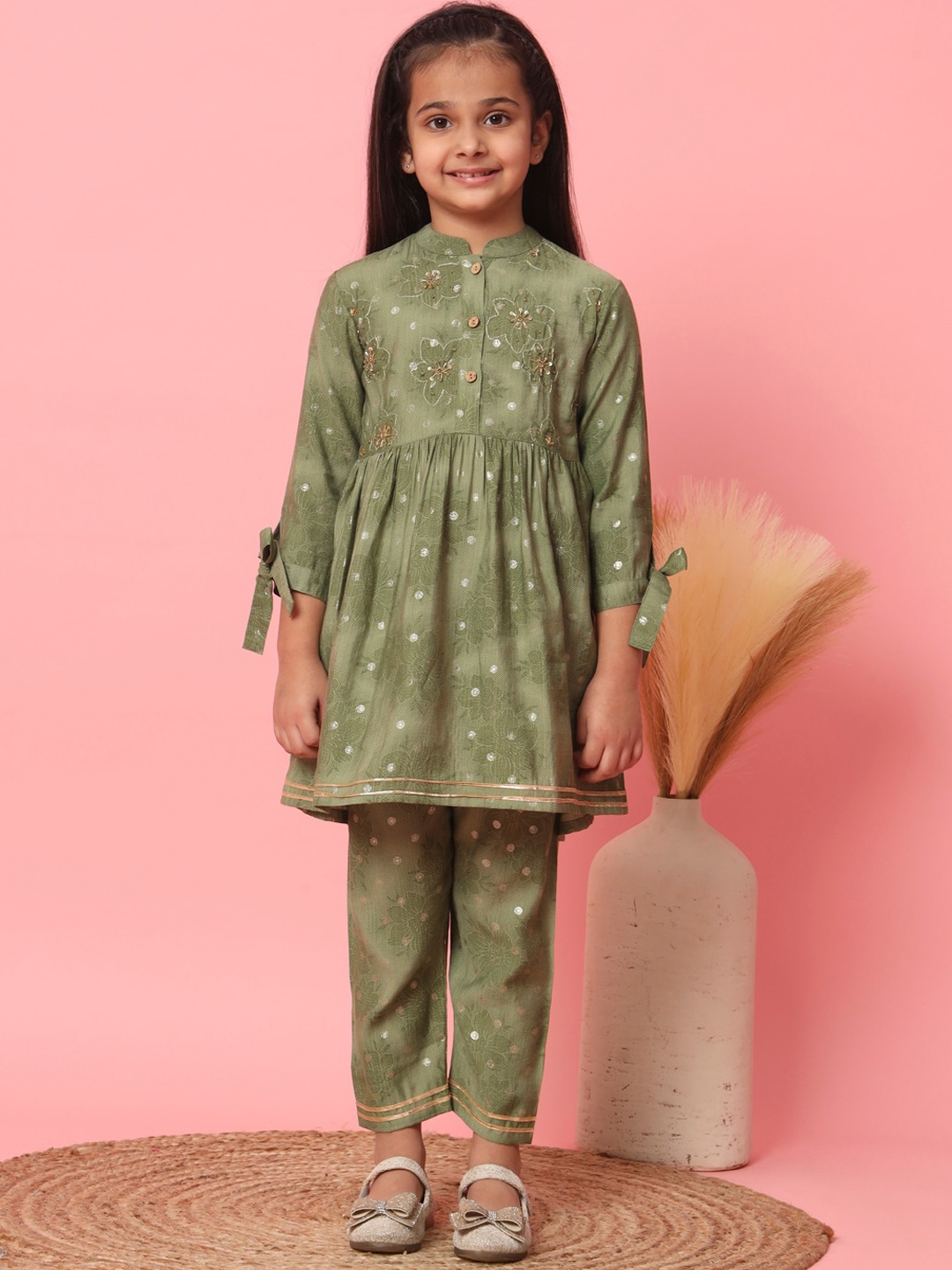 

Readiprint Girls Floral Printed Pleated Zardozi Kurta with Trousers, Green