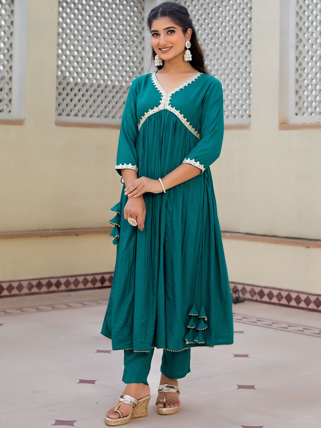 

KASYA Green Empire Gotta Patti Kurta with Trousers