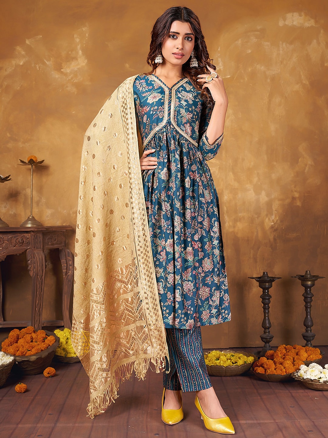 

Anubhutee Floral Printed Gotta Patti Kurta with Trousers & With Dupatta, Blue