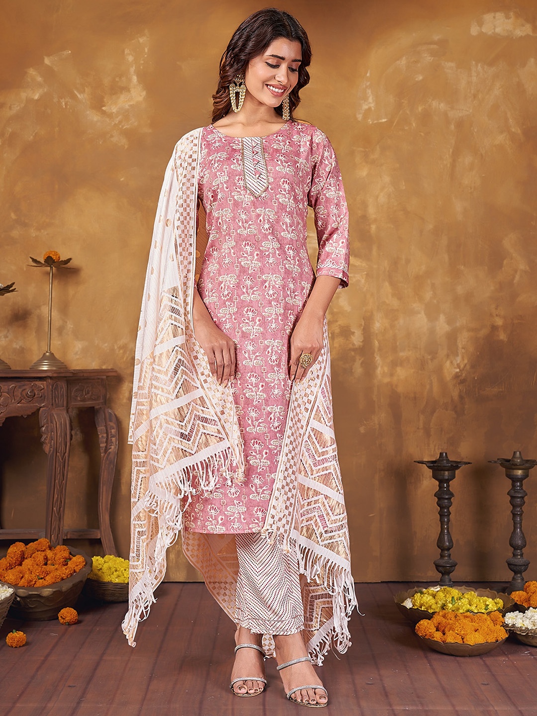 

Anubhutee Floral Printed Gotta Patti Kurta & Trousers With Dupatta, Pink