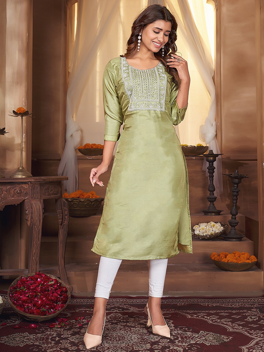 

Anubhutee Yoke Design Embellished Kurta, Green