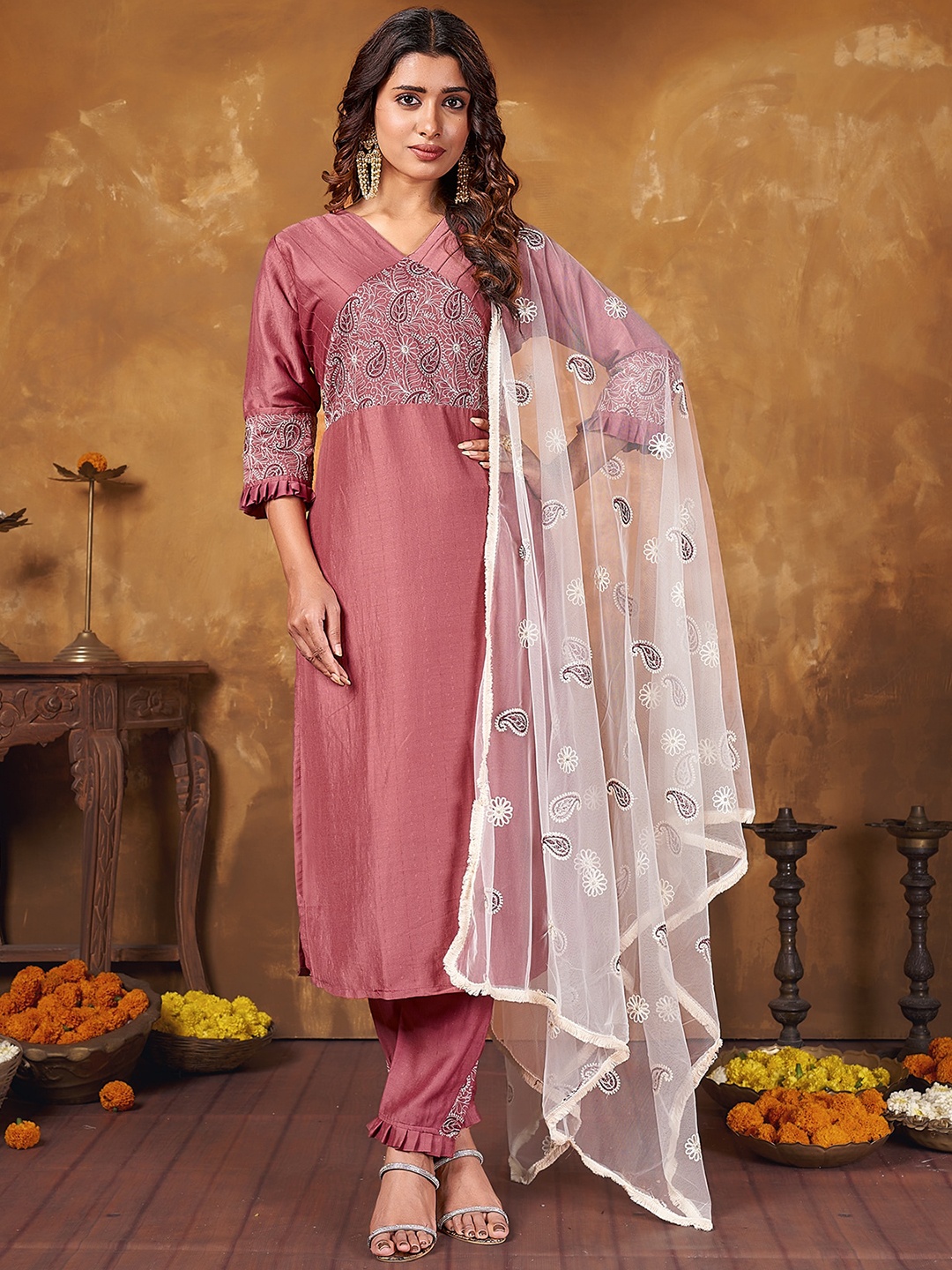 

Anubhutee Paisley Embroidered Regular Thread Work Kurta with Trousers & With Dupatta, Pink