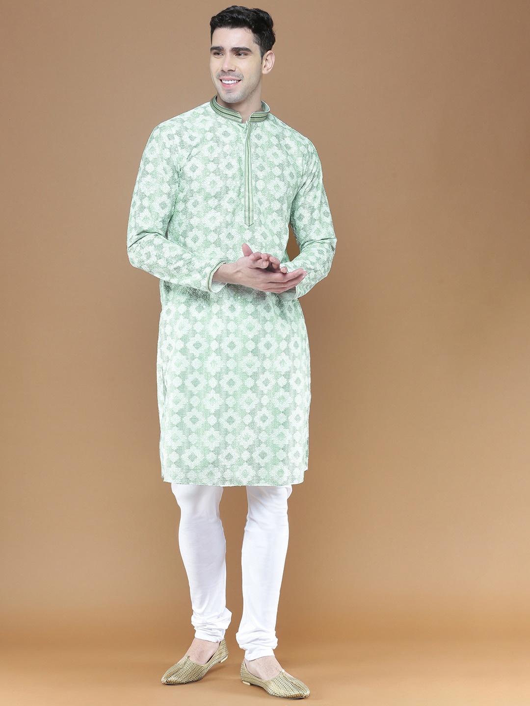 

Sanwara Embroidered Regular Chikankari Kurta with Pyjamas, Green